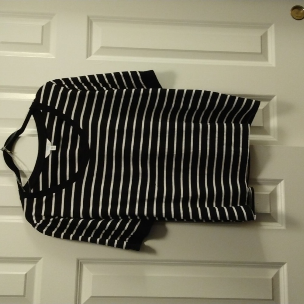 Time and True New black and white 3x women's Tee